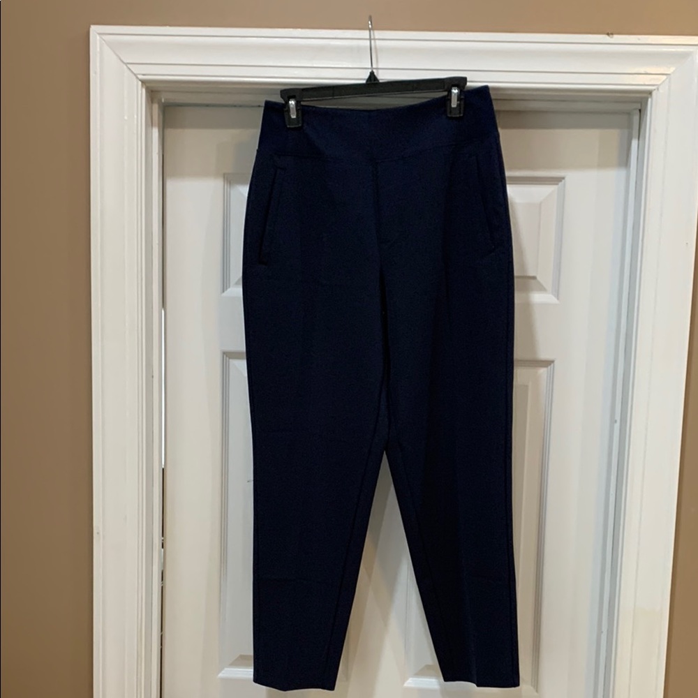 Athleta. Endless high rise pants. Trousers. EUC. Size 6.
